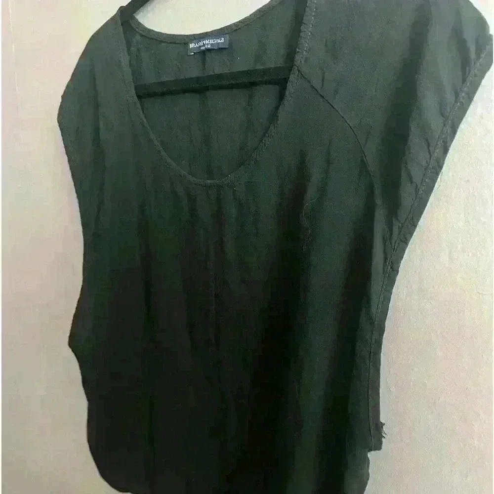 Brandy Melville top too cute 🥰 - Picture 2 of 7